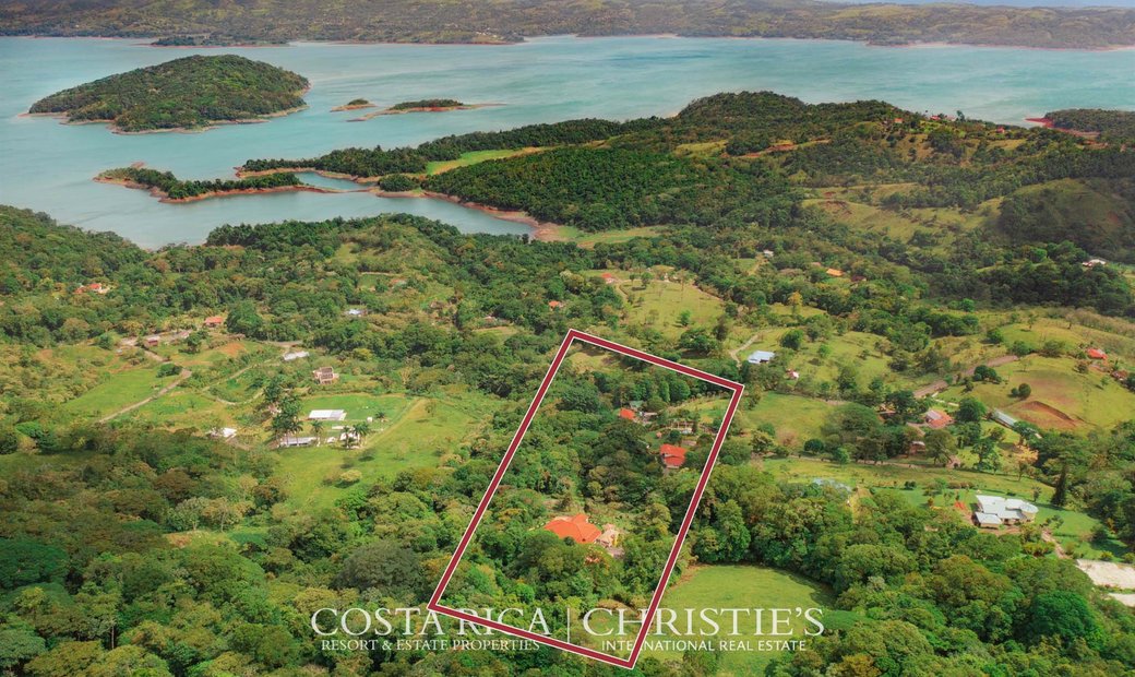 Finca Con Vista Al Lago En En Nuevo Arenal, Provincia De Guanacaste