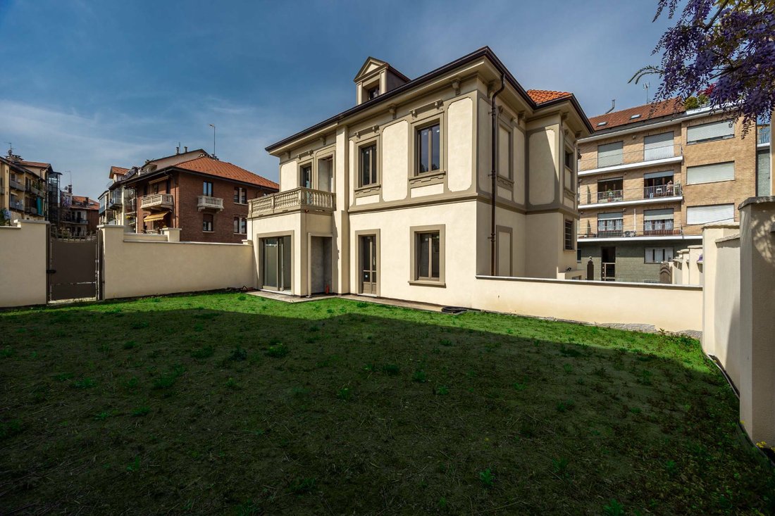 Portion Of House For Sale In Torino In Turin, Piedmont, Italy For Sale