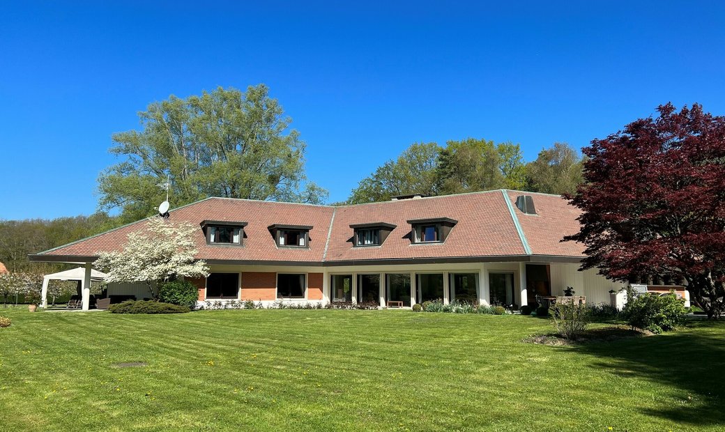 Propriété De Luxe Cachée De La Vue Dans Mies, Vaud, Suisse à Vendre ...