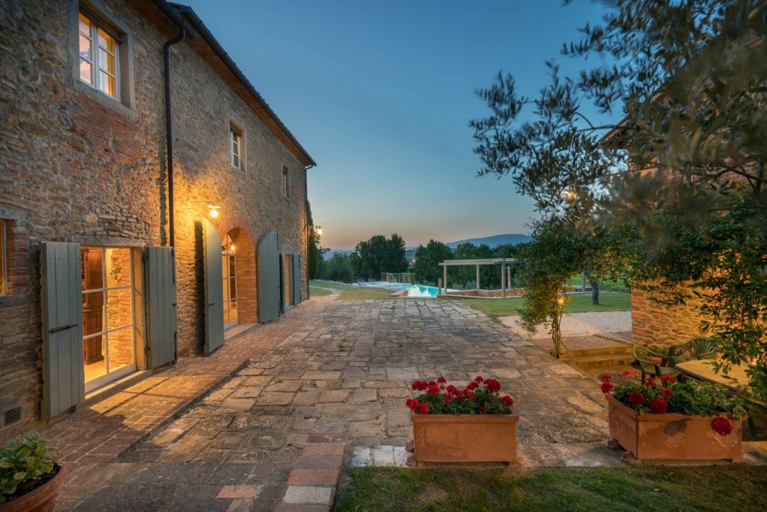 Luxury Villa For Sale Near The Center Of Arezzo In Arezzo, Tuscany ...