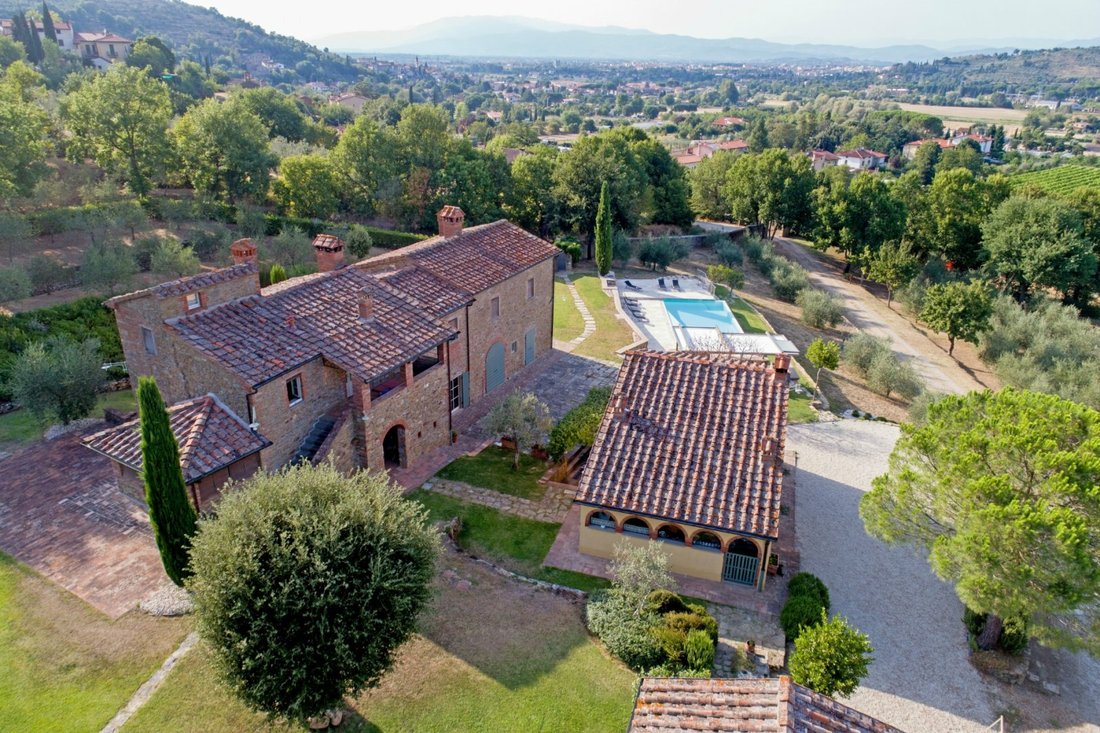 Luxury Villa For Sale Near The Center Of Arezzo In Arezzo, Tuscany