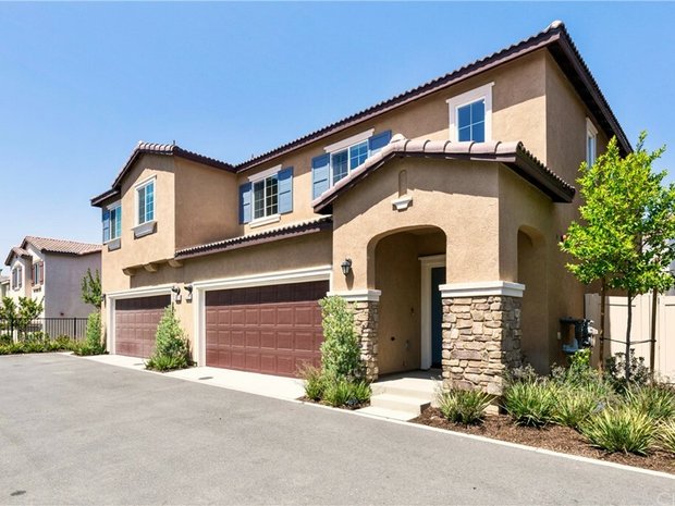 Luxury condos with office for sale in Murrieta, California | JamesEdition