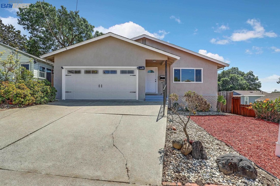 Finely Appointed Classic California In Castro Valley, California