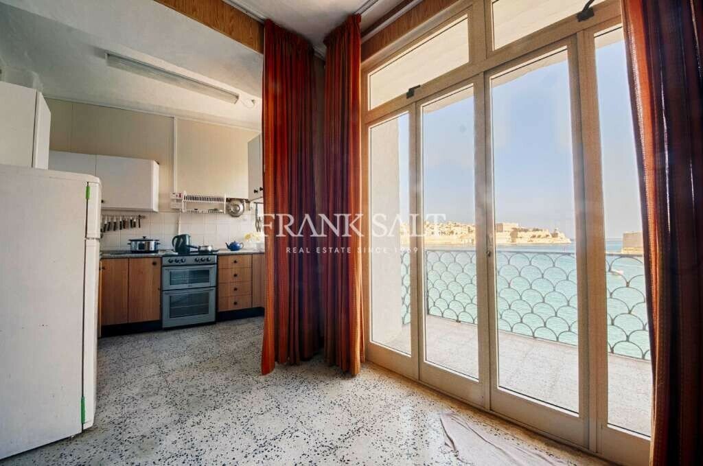 Seafront Town House In Senglea In Senglea, Malta For Sale (11948512)