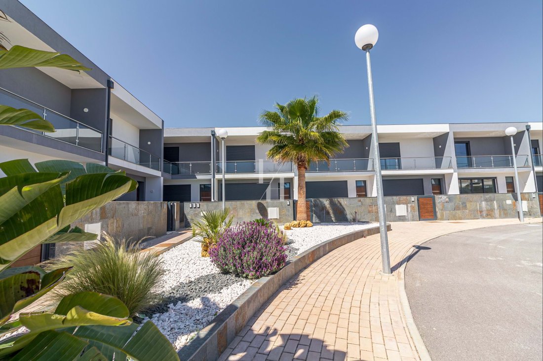 Townhouse in Olhos de Agua, Algarve, Portugal 2 - 11946087