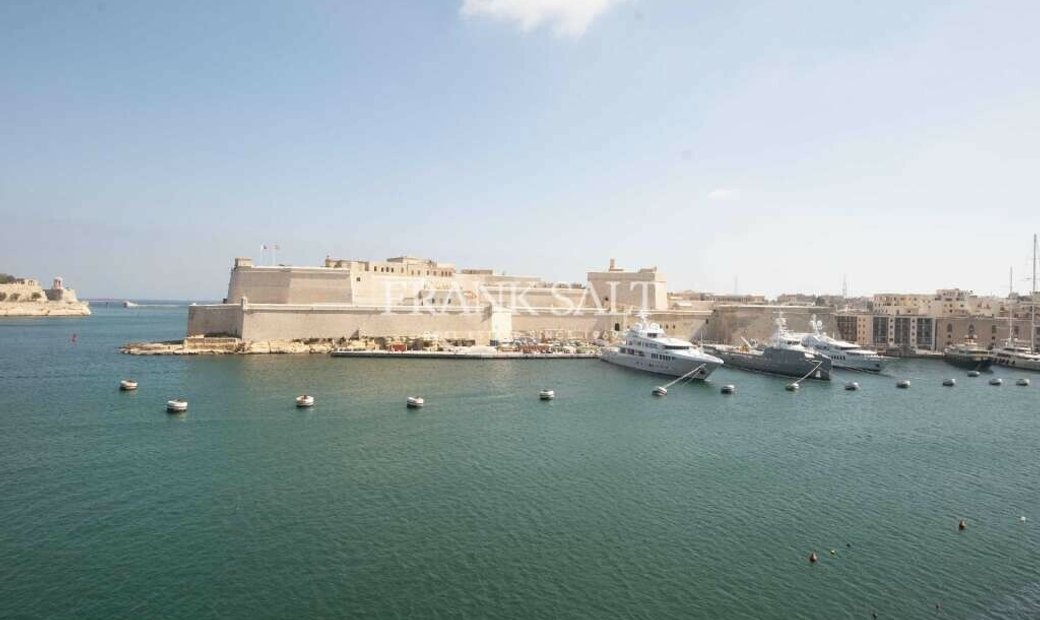 Seafront Town House In Senglea In Senglea, Malta For Sale (11948512)