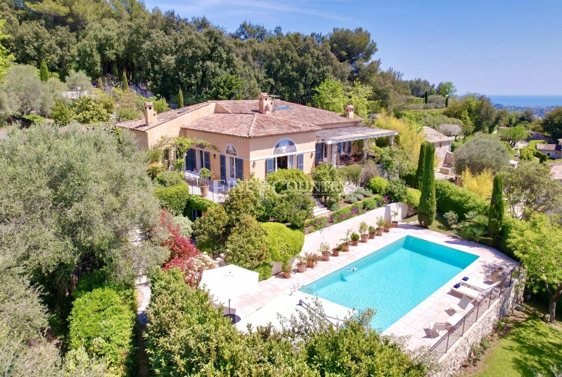 Villa in La Colle-sur-Loup, Provence-Alpes-Côte d'Azur, France 1 - 11950479