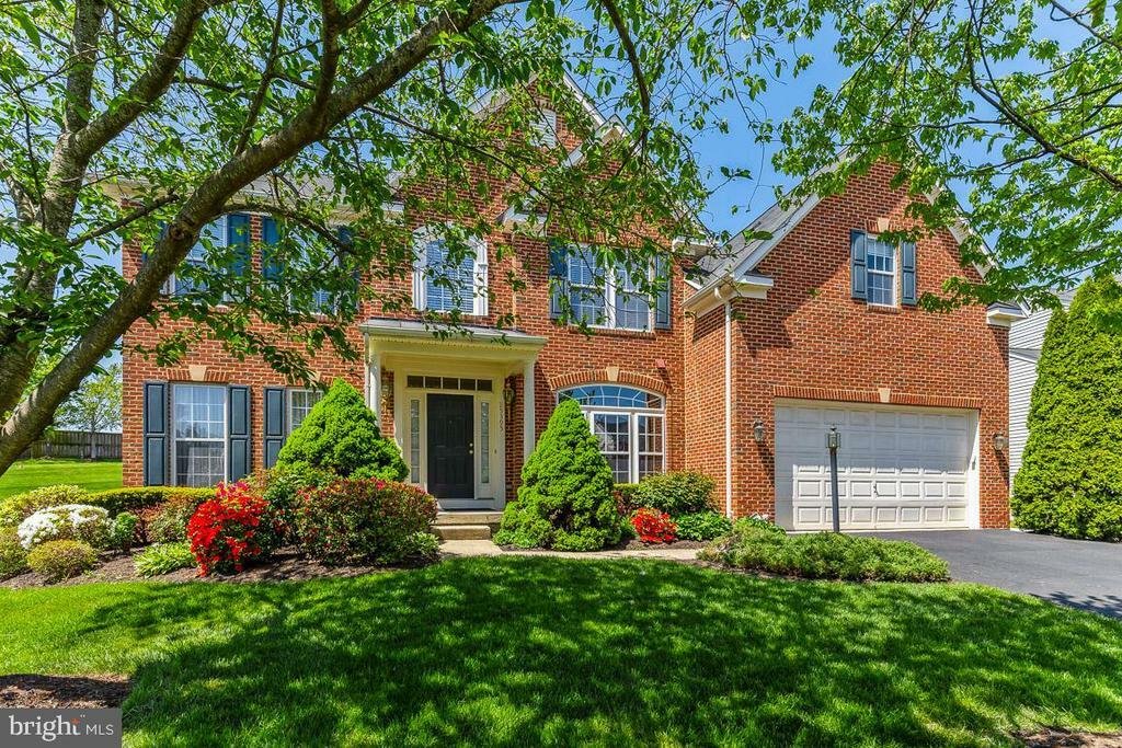 4 Bedrooms Single Family Detached In Aldie, Virginia, United States For