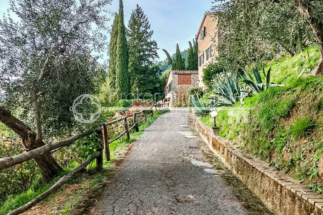Villa in Historic Center, Lucca, Tuscany 3 - 11955247