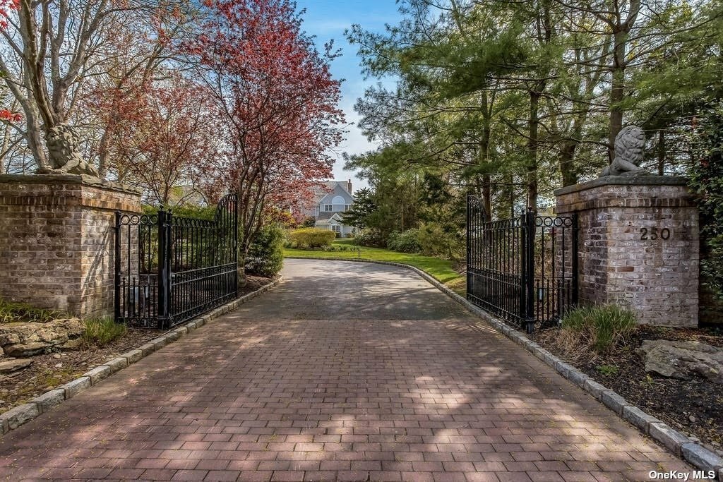 House Bayport In Bayport, New York, United States For Sale (11958101)