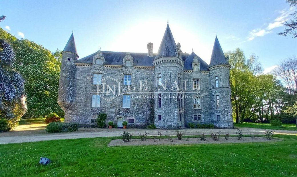 16th And 19th C. Chateau Beautifully Restored In In Ploërmel, Brittany