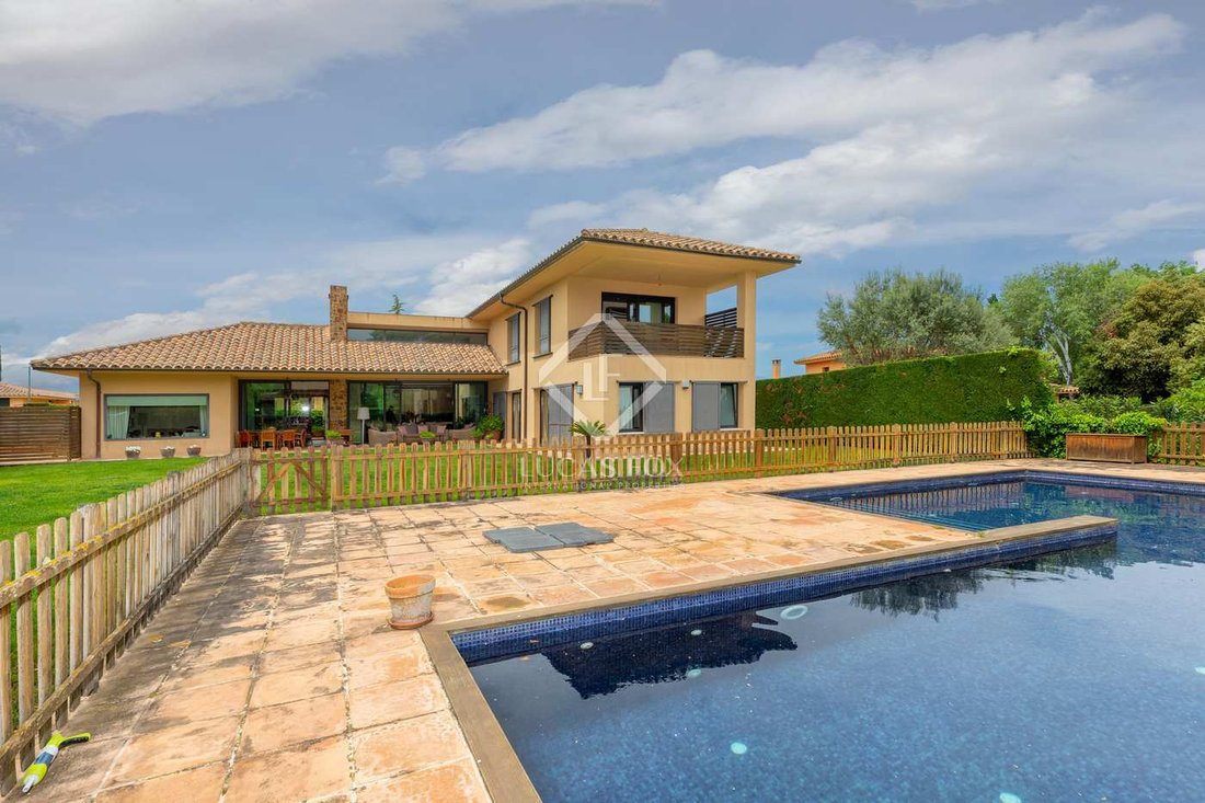 Navata House / Villa In Girona, Spain For Sale (11961176)