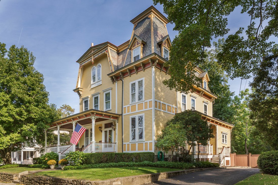 Timeless Victorian Manor In Katonah, New York, United States For Sale