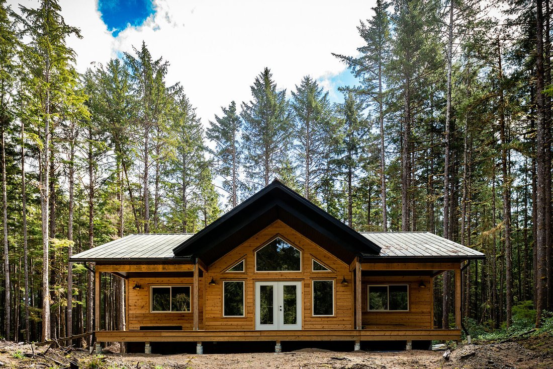 Ocean & River Ac. Haida Gwaii In Tlell, British Columbia, Canada For