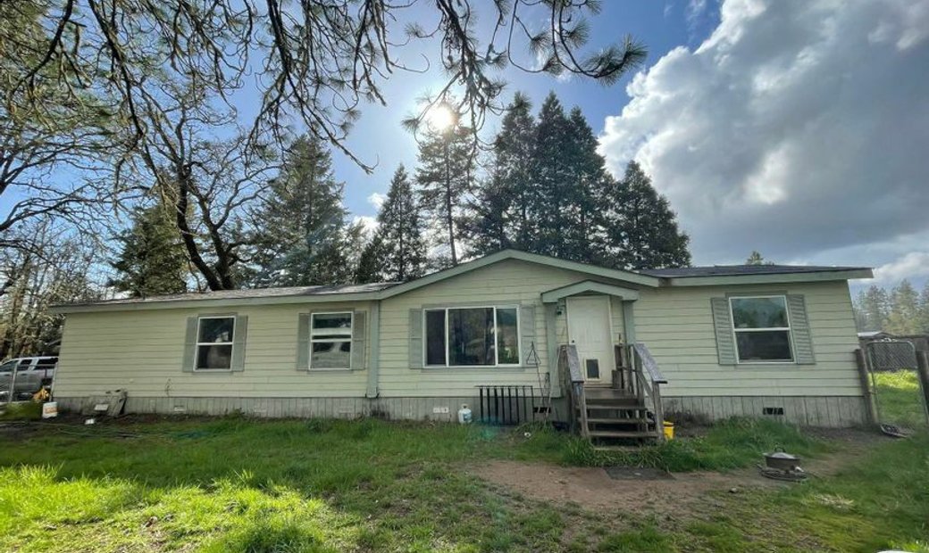 4 Bedrooms Single Family Detached In Cave Junction, Oregon, United