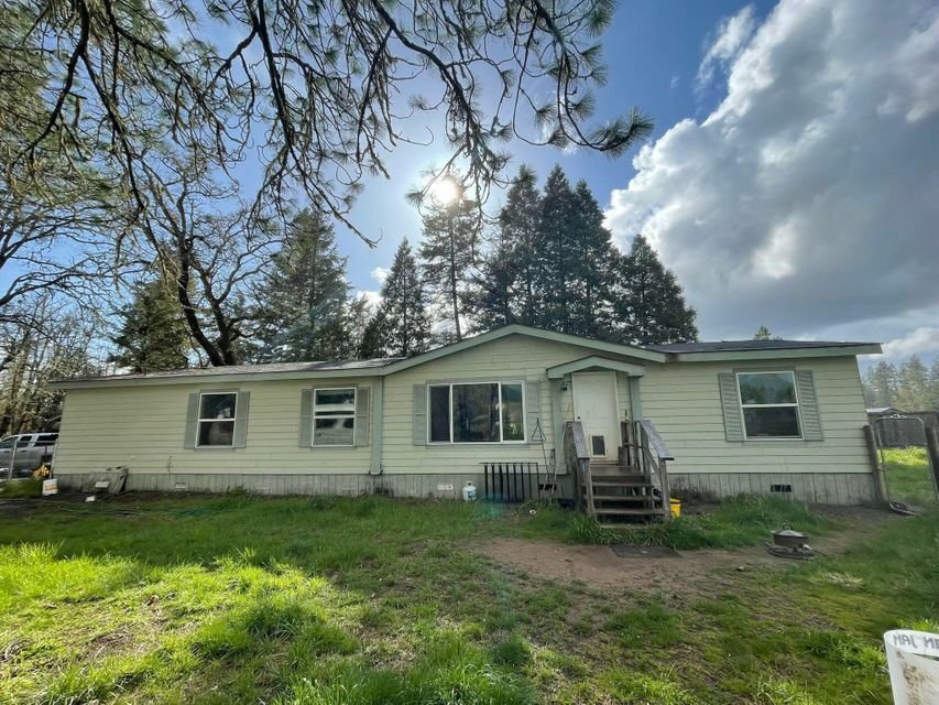 4 Bedrooms Single Family Detached In Cave Junction, Oregon, United