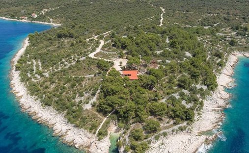 Villa in Zlarin, Sibenik-Knin County, Croatia 1