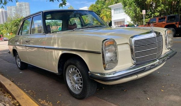 1976 Mercedes-Benz 250 (11968722)
