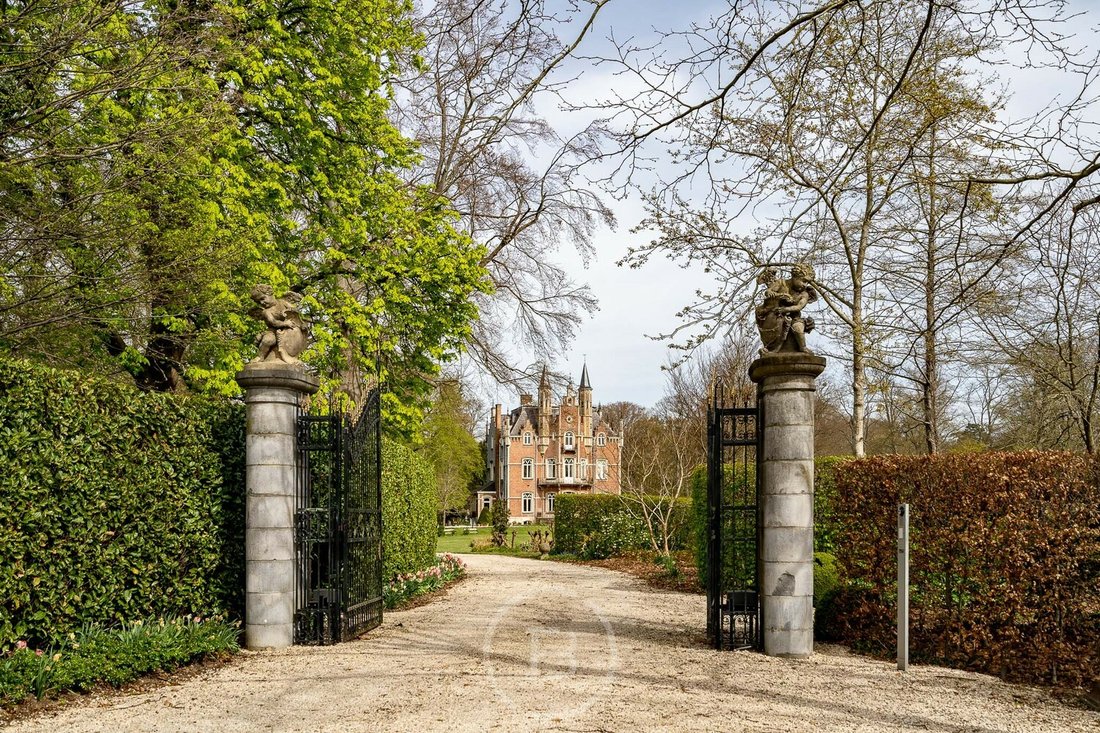 Rood Kasteel In Leuven, Flanders, Belgium For Sale (11969516)