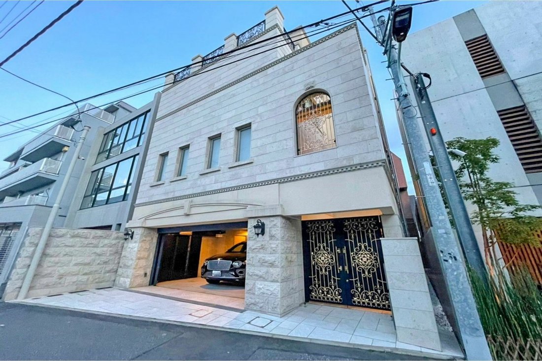 House in Minato City, Tokyo, Japan 1 - 11967137