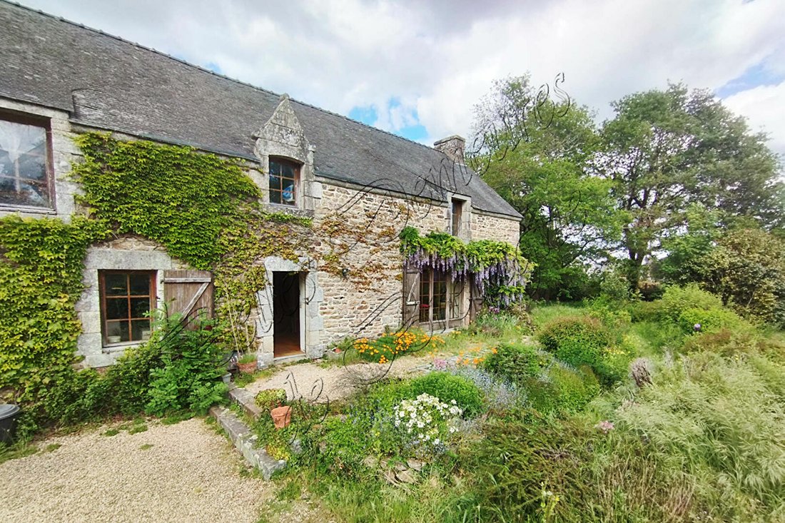 For Sale Large Farmhouse To Renovate 7 Km From The In Brech, Brittany