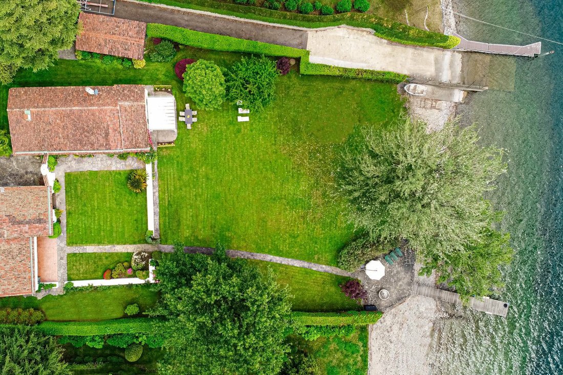 Hus i Lesa, Piemonte, Italien 1 - 11952626