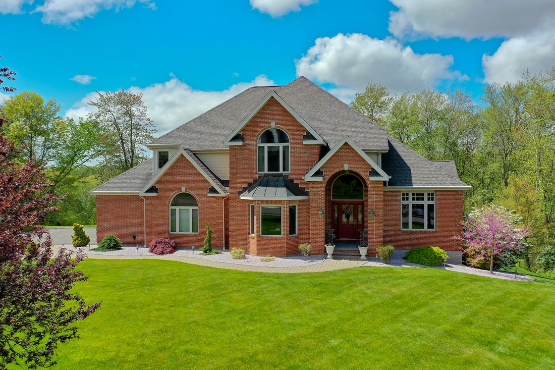 4 Bedrooms Single Family Detached In Rocky Hill, Connecticut, United