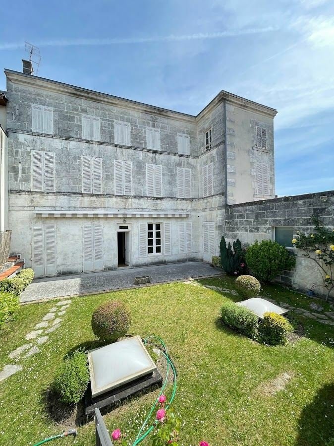 Estate in Cognac, Nouvelle-Aquitaine, France 1 - 11976168