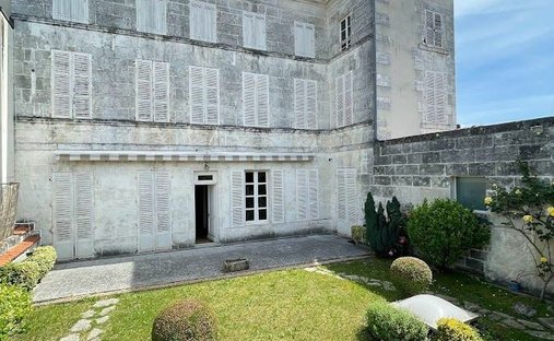 Estate in Cognac, Nouvelle-Aquitaine, France 1