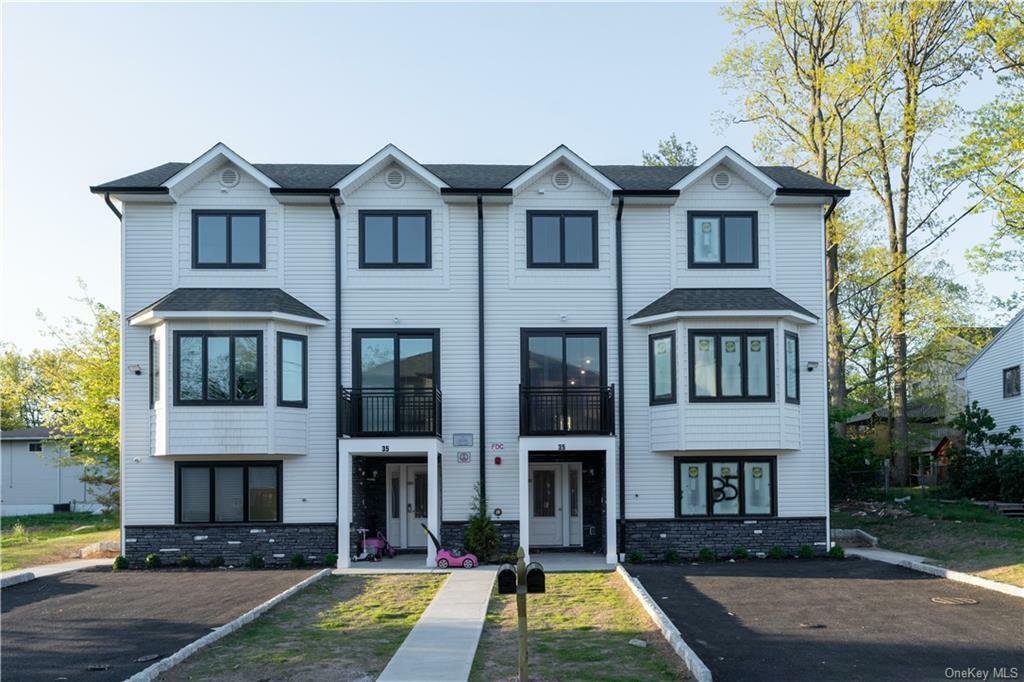 Condominium Spring Valley In Spring Valley, New York, United States For Sale (11977059)