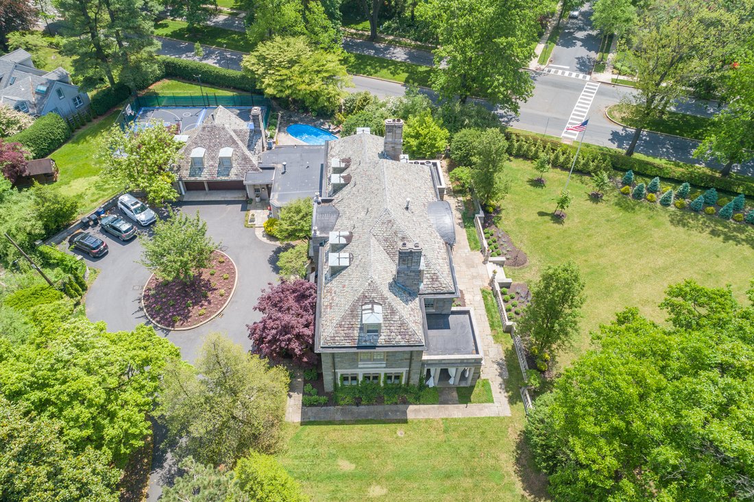 9 Bedrooms Single Family In West Wyomissing, Pennsylvania, United States For Sale (11980008)