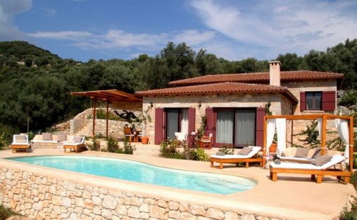 Villa in Eugirou, Apollonioi, Greece 1