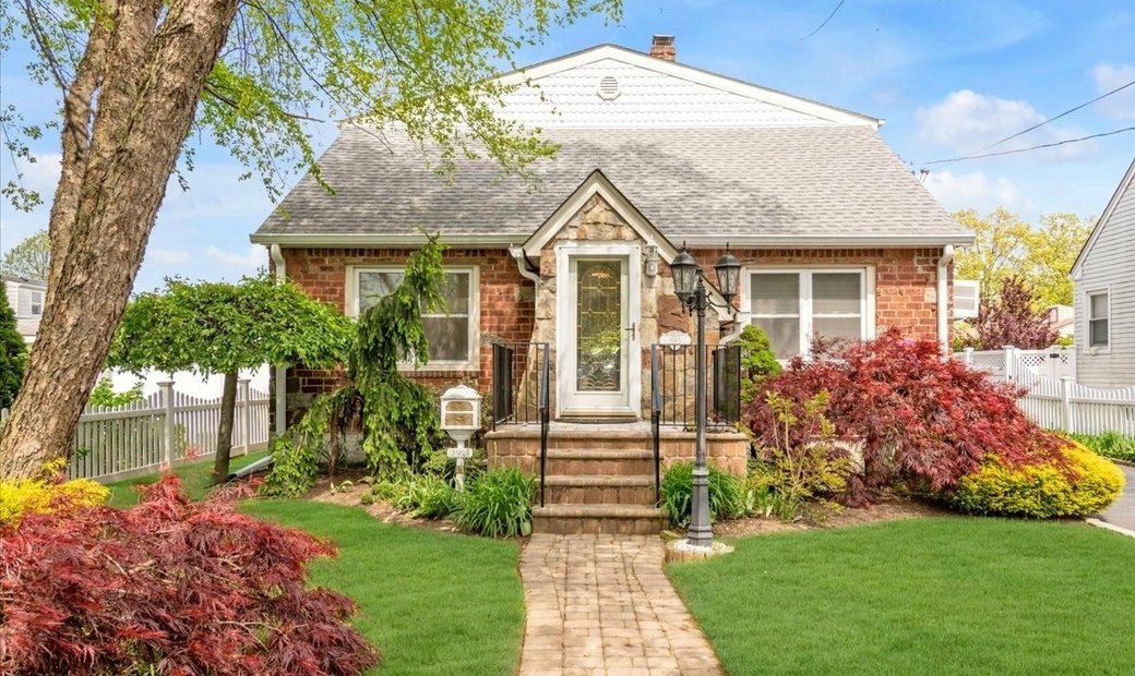 House Bellmore In Bellmore, New York, United States For Sale (11983678)