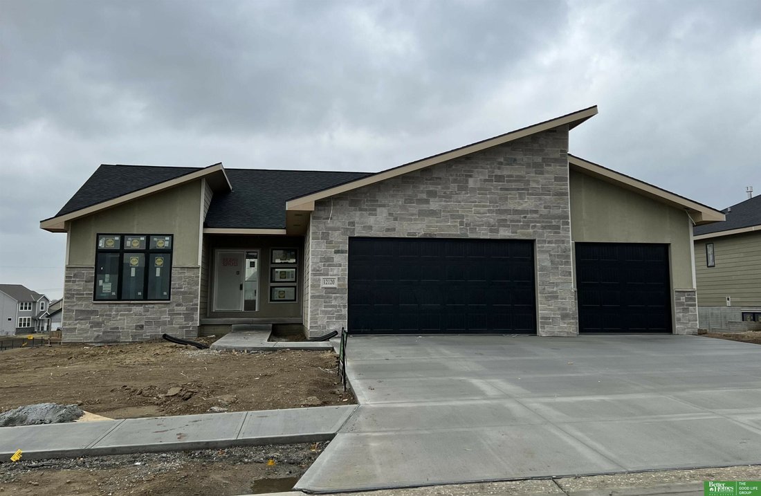 5 Bedrooms Single Family Detached In Gretna, Nebraska, United States