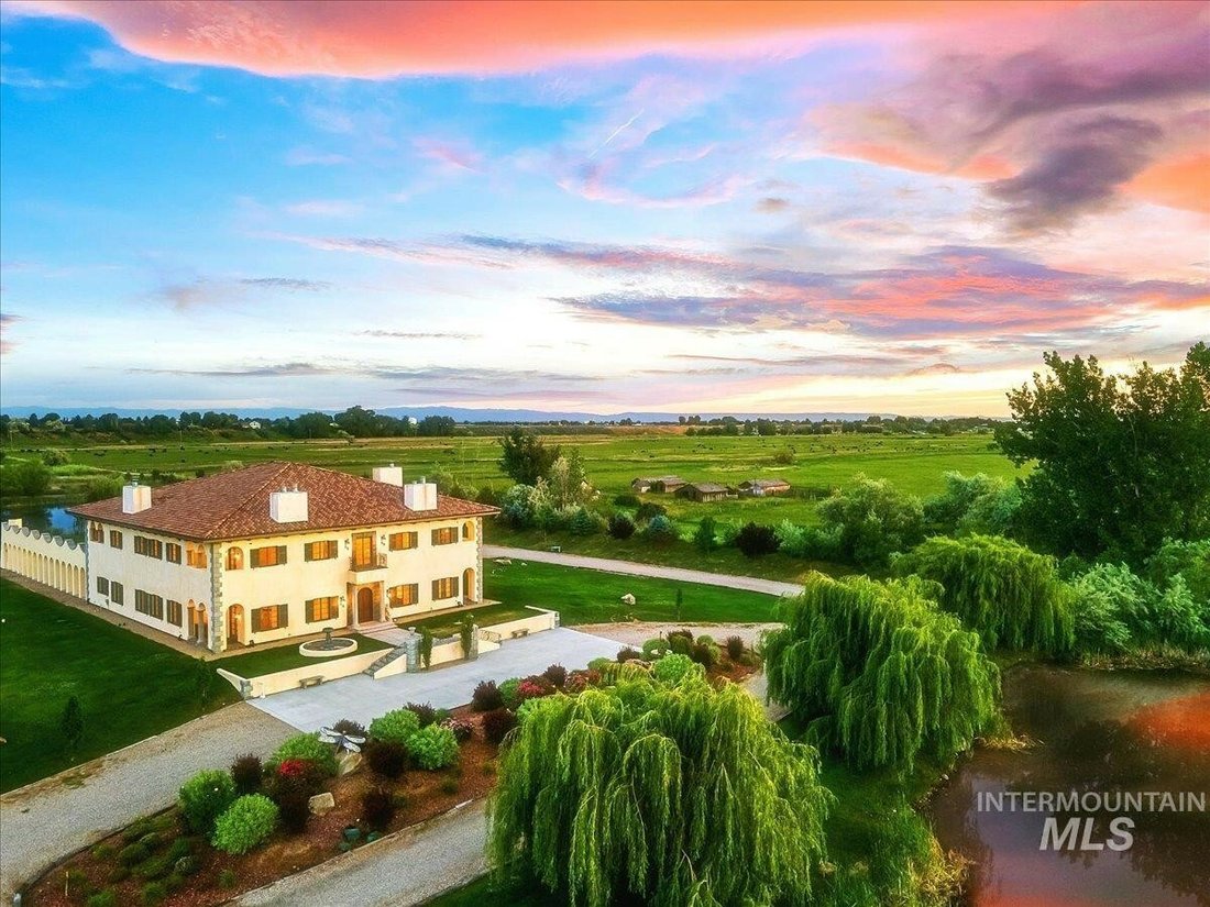 5 Bedrooms Single Family Detached In Meridian, Idaho, United States For