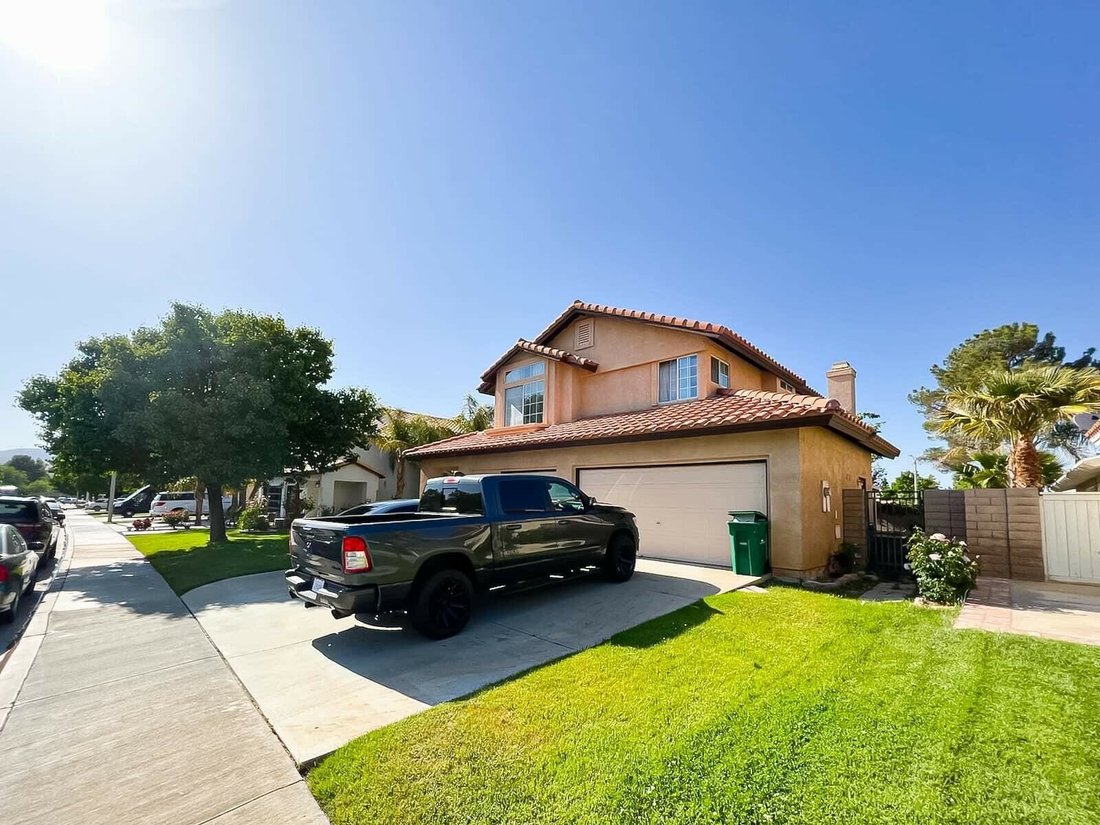 5 Bedrooms Single Family Detached In Palmdale, California, United