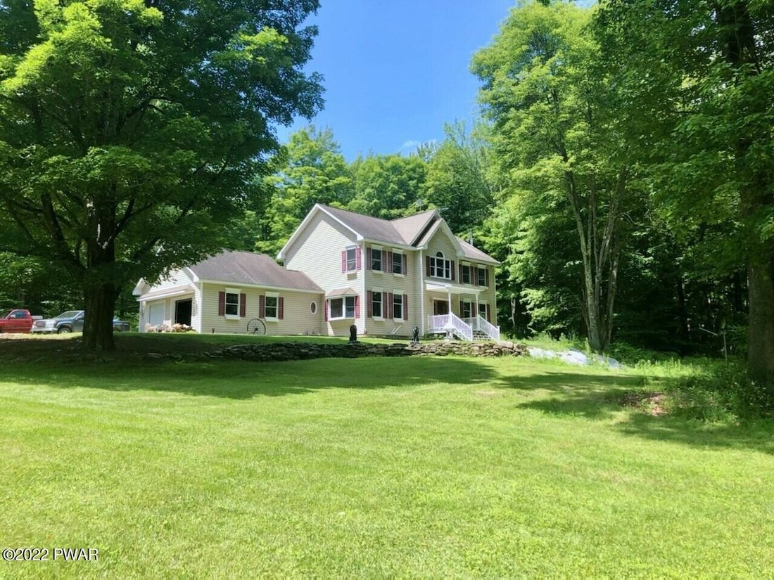 4 Bedrooms Single Family Detached In Newfoundland, Pennsylvania, United
