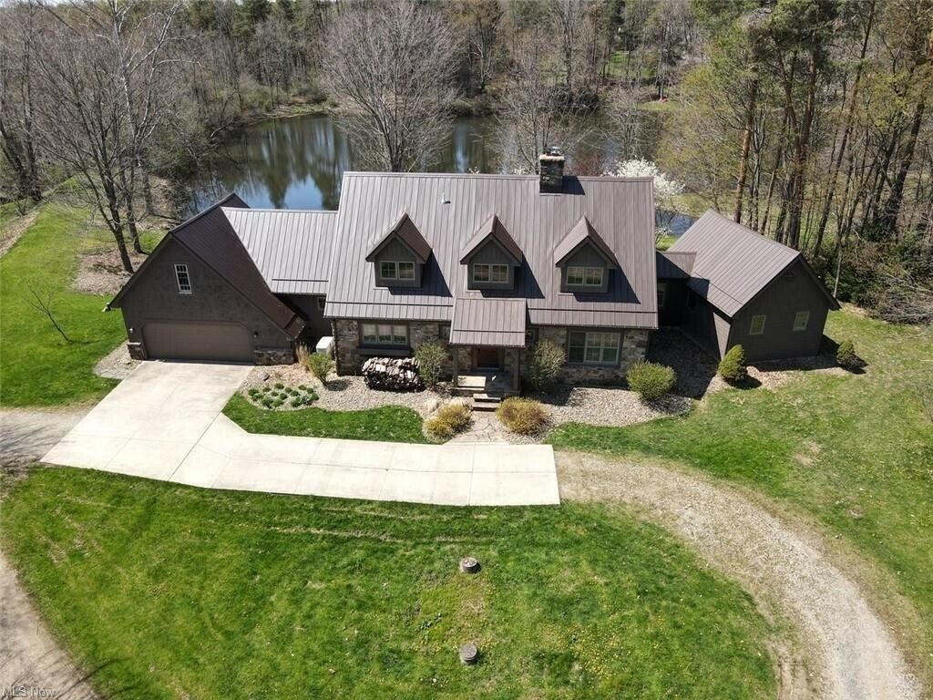 4 Bedrooms Single Family Detached In Burton, Ohio, United States For