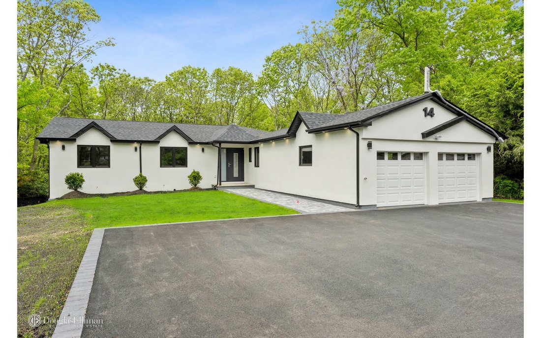 House Dix Hills In Huntington Station, New York, United States For Sale