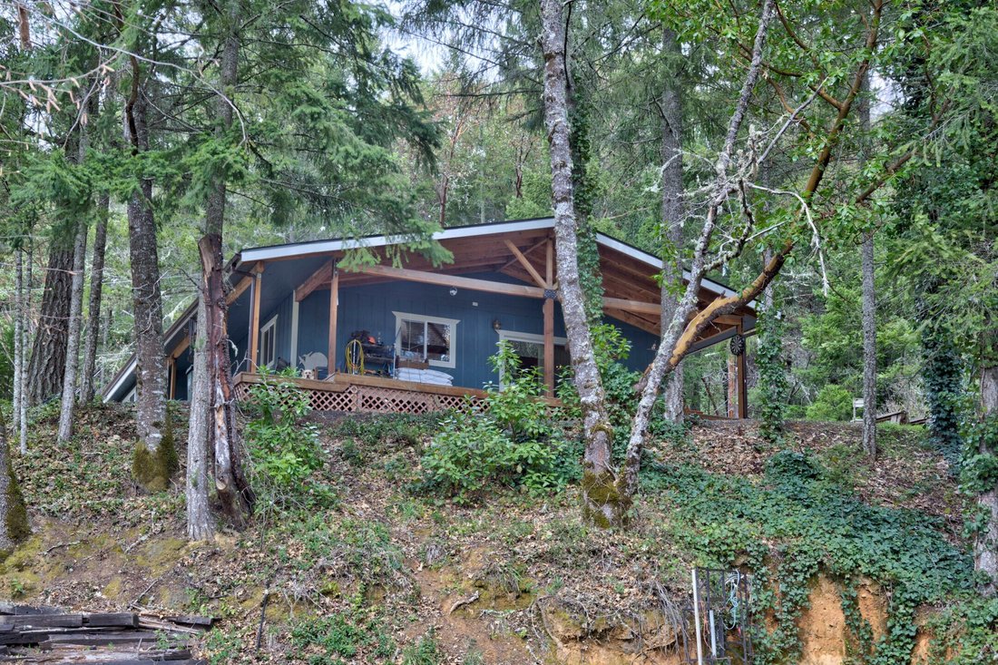 2 Bedrooms Single Family Detached In Cave Junction, Oregon, United