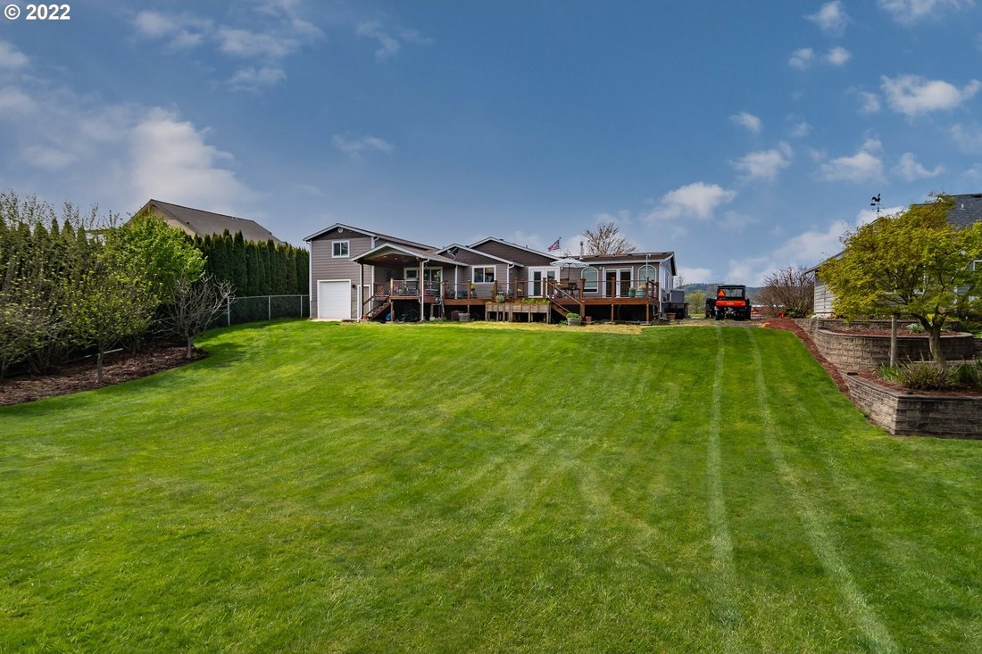 3 Bedrooms Single Family Detached In Roseburg, Oregon, United States