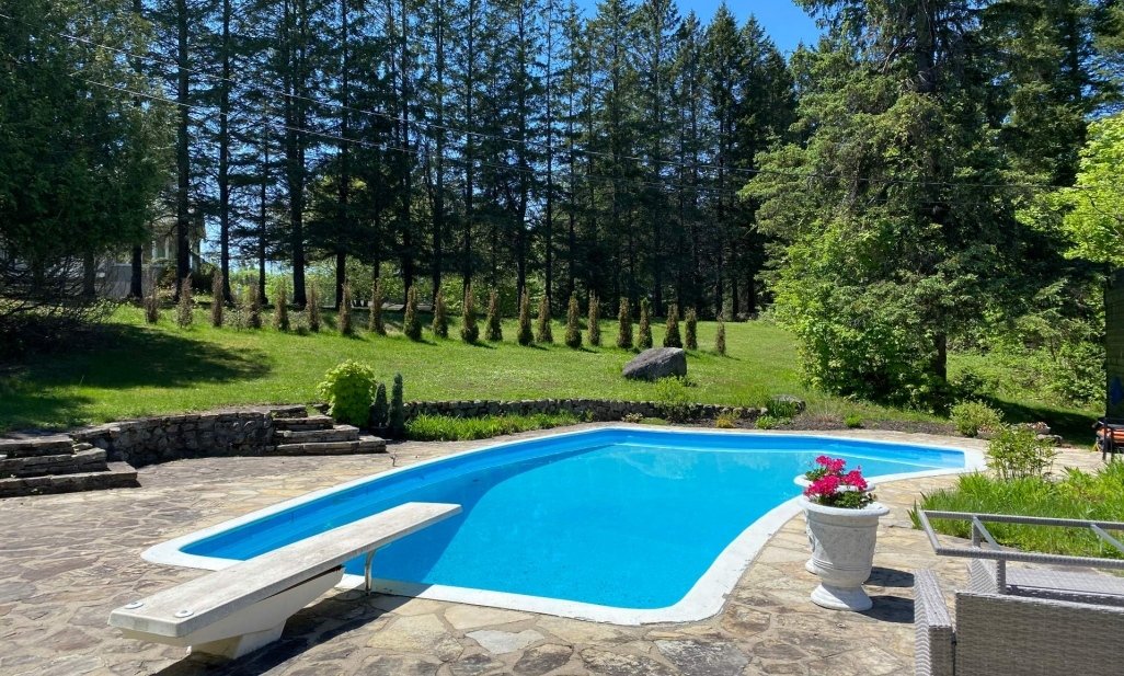 House in Saint-Sauveur, Quebec, Canada 1 - 11998887