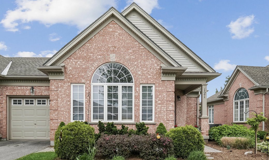 Promenade Coventry à Summerside Dans London, Ontario, Canada à Vendre