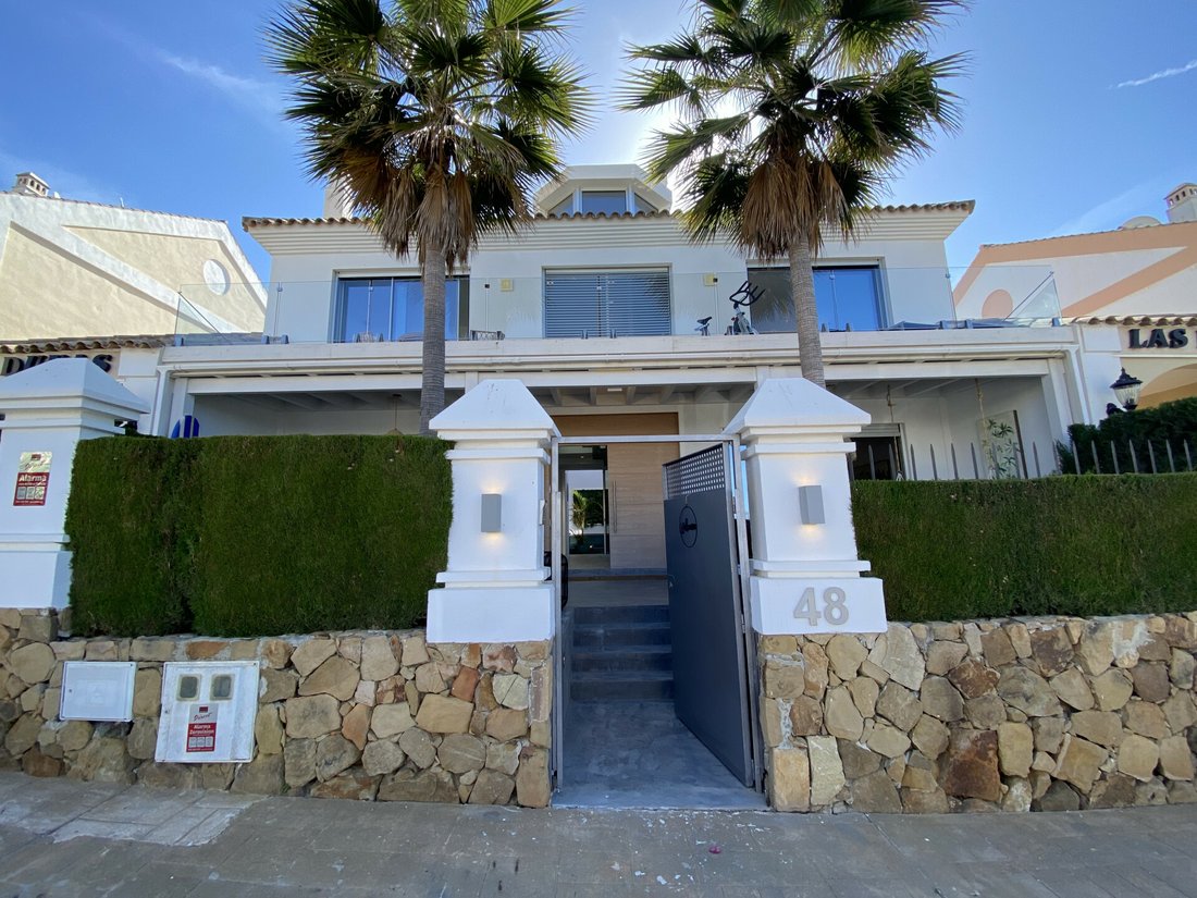 Magnificent Family Home On The Beachfront Line In In Marbella