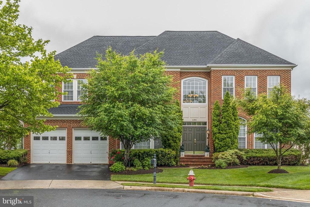 5 Bedrooms Single Family Detached In Aldie, Virginia, United States For