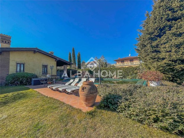Villa in Moniga del Garda, Lombardy, Italy 1