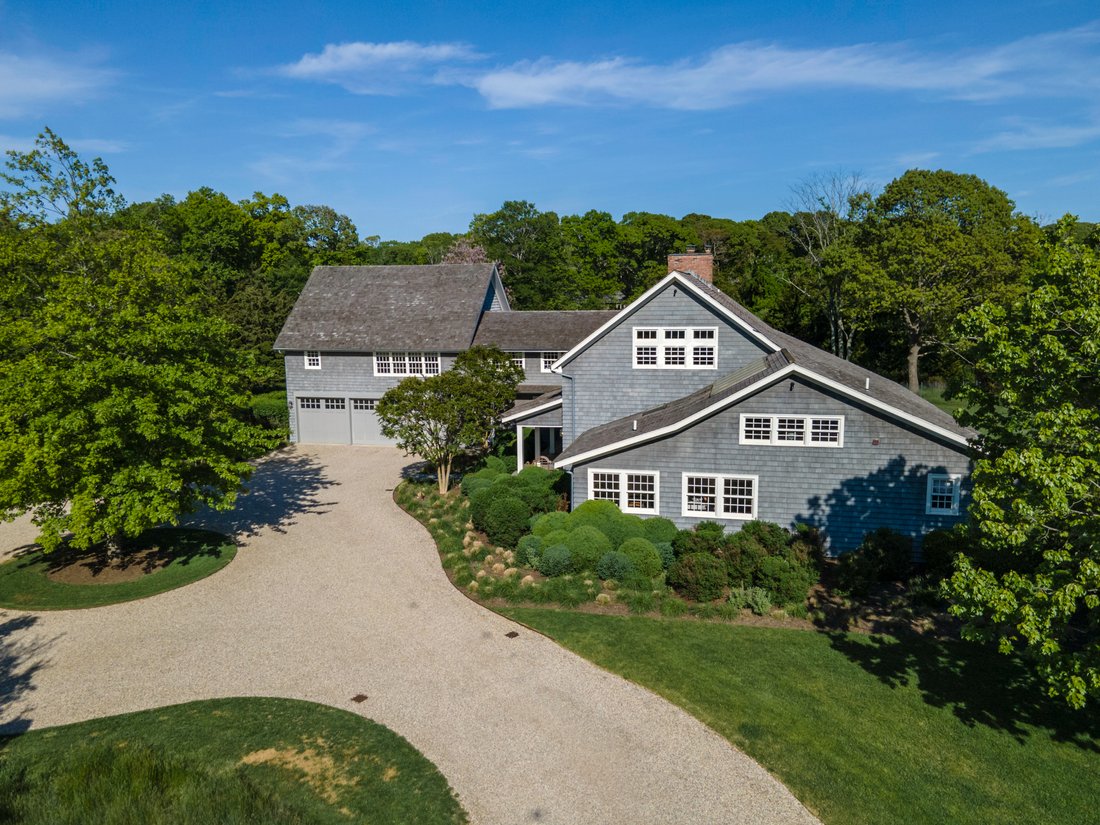 An Upscale, Updated Farmhouse On 3+ In Sag Harbor, New York, United States For Sale (11892146)