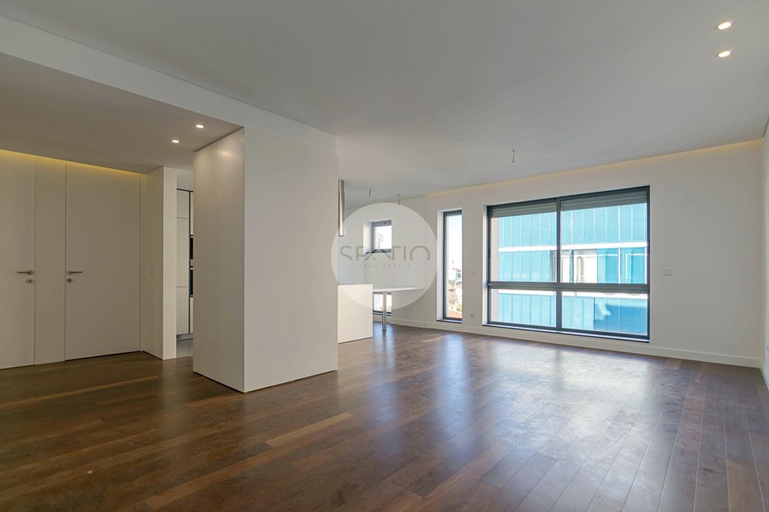 Apartment in Cedofeita, Santo Ildefonso, Se, Miragaia, Sao Nicolau e Vitoria, Porto District, Portugal 1 - 12002302