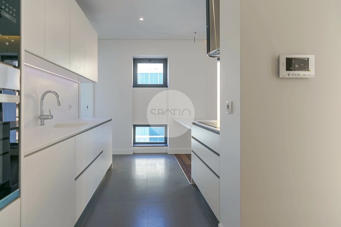 Apartment in Cedofeita, Santo Ildefonso, Se, Miragaia, Sao Nicolau e Vitoria, Porto District, Portugal 3 - 12002302