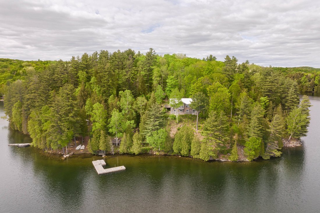 Corker Cottage On Farquhar Lak In Harcourt, Ontario, Canada For Sale